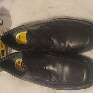 Mens, young mens  Dockers leather shoes size 8 excellent condition.